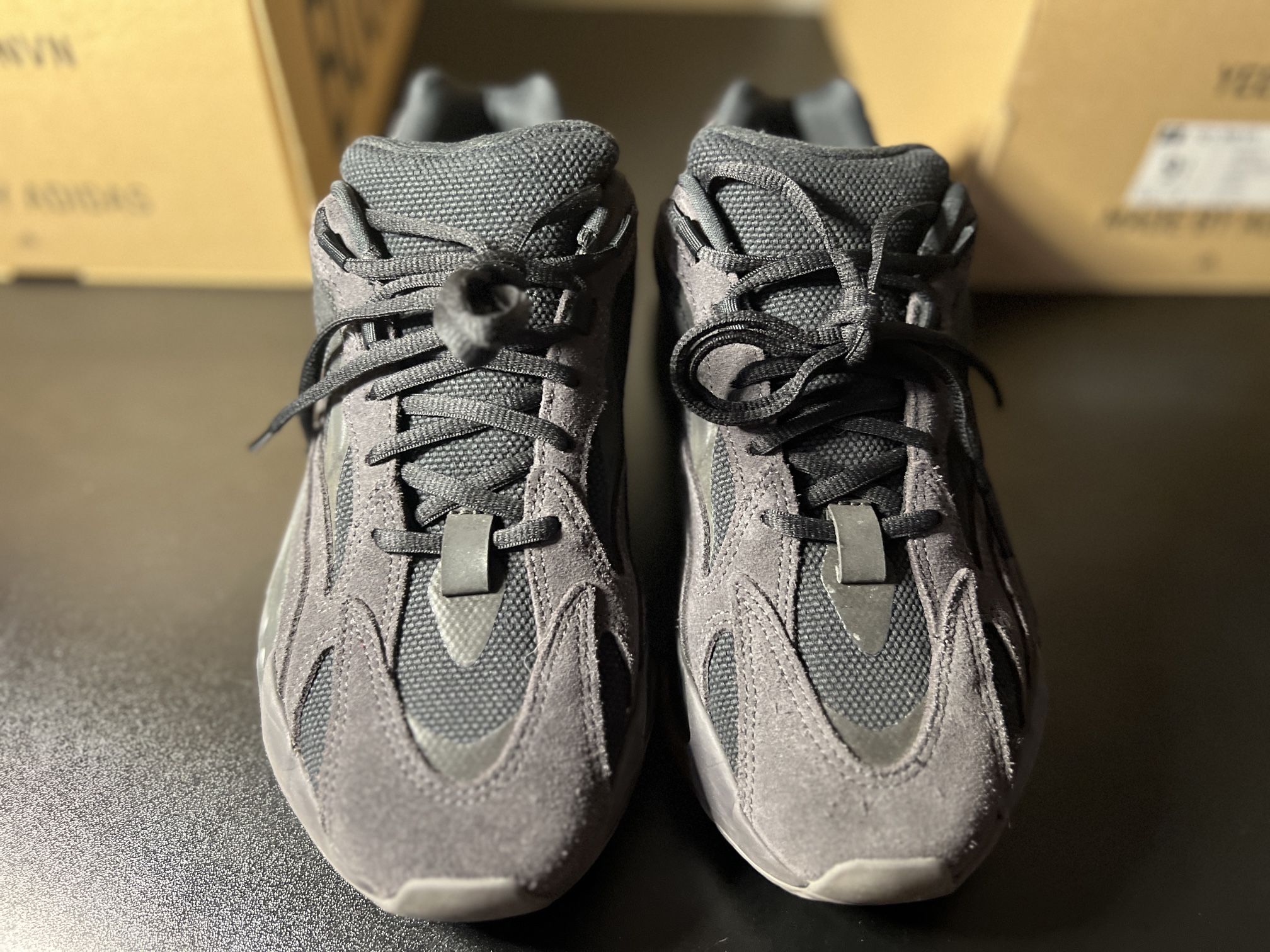 Yeezy 700 Vanta size 9 Mens