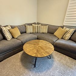 3 Pc Sectional Couch!
