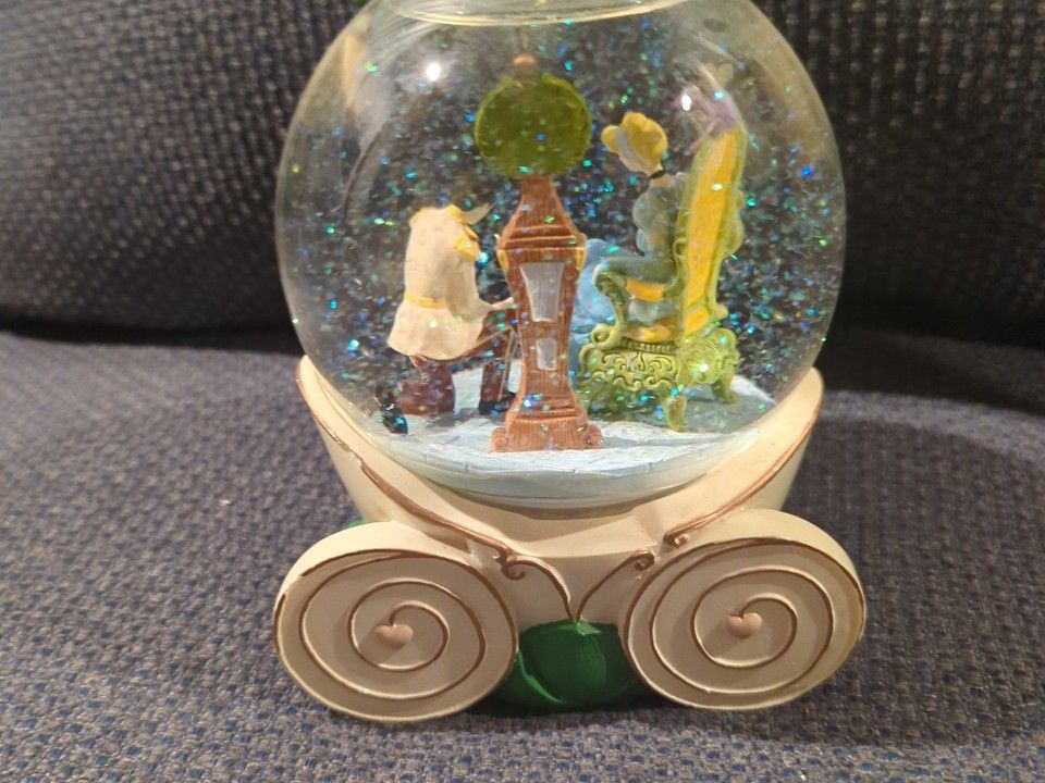 Disney CINDERELLA CARRIAGE Snowglobe Prince Charming SO THIS IS LOVE Music Box. READ