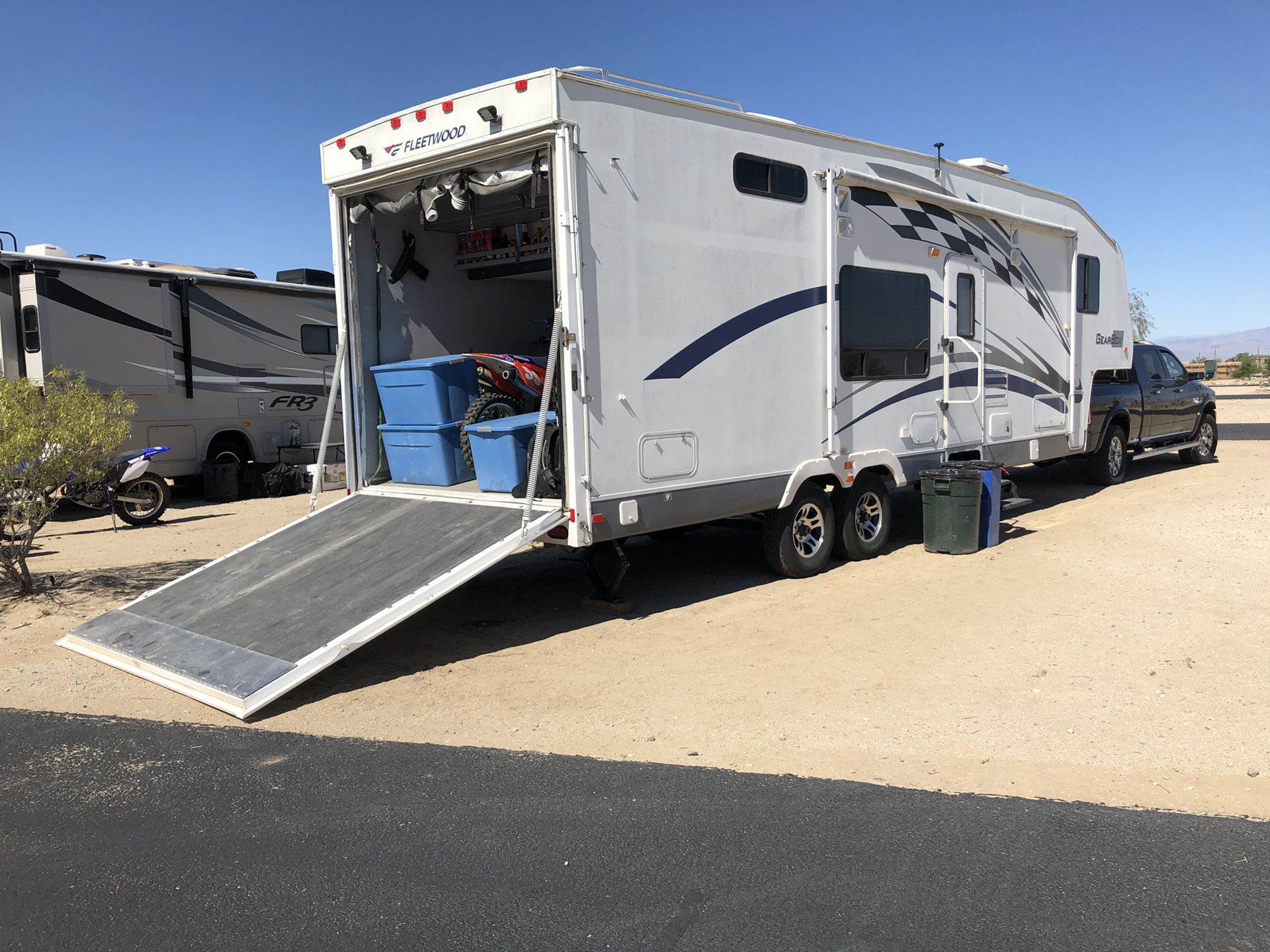 2006 Gearbox 5th Wheel Toy Hauler For