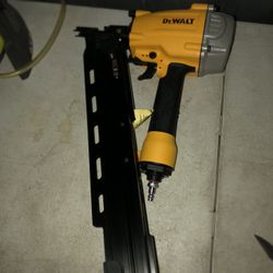 Pneumatic 21-Degree Framing Nailer