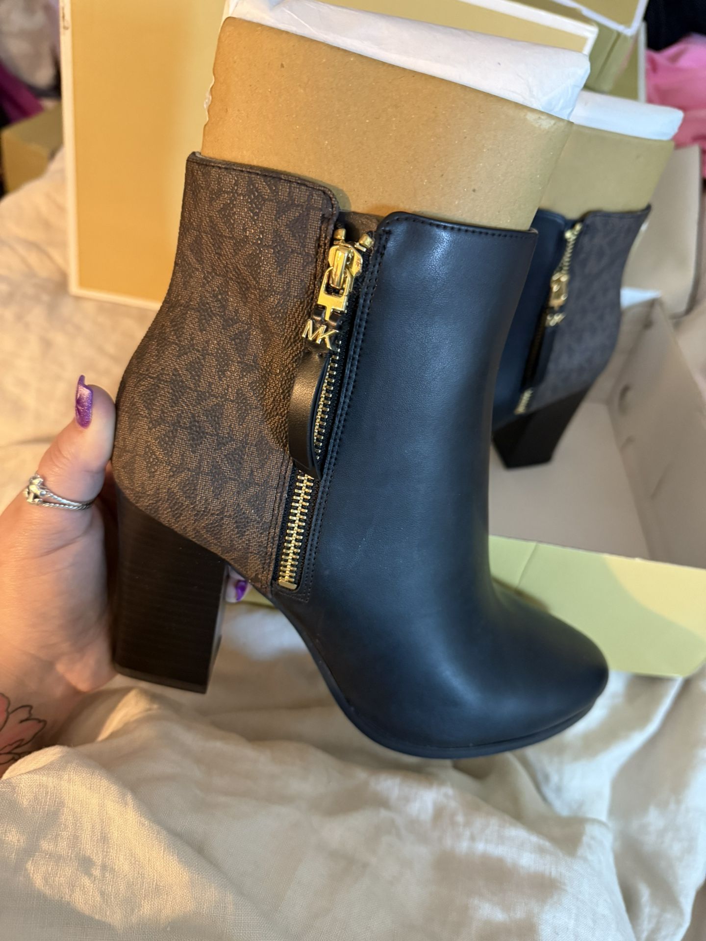 New in Box Michael Kors Britt Bootie faux Leather Sz 8.5 $345 Retail Outofstock Online!