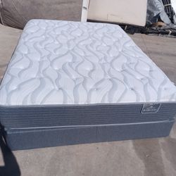 Serta Queen Pillowtop Mattress And Box Spring 