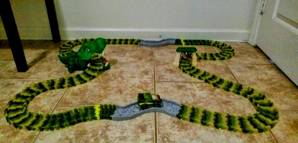Dino Car Chomp and Glow Tracks 