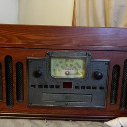 Crosley Record Player/ Radio