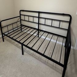 Minimalist Daybed-Frame (Twin Size) 
