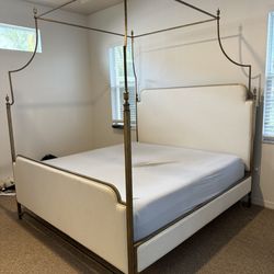 Frontgate King-Sized Whitby Canopy Bed – Elegant, Timeless Design