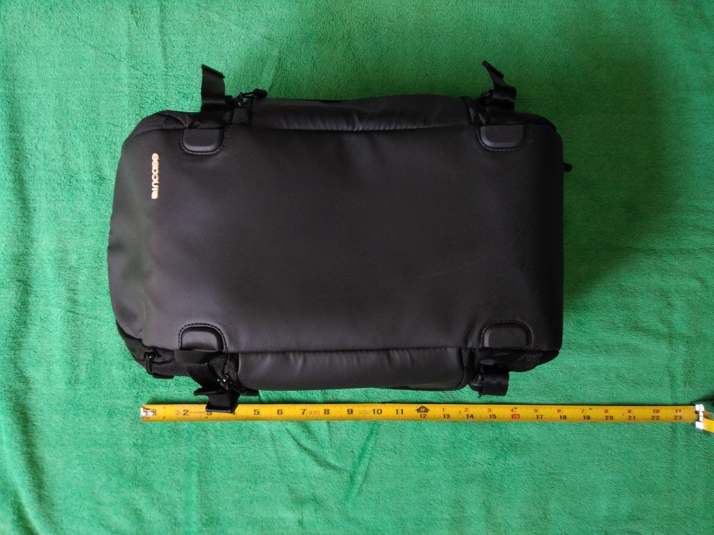 Incase cl58083 DSLR/GoPro sling backpack