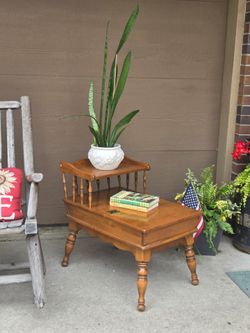 Vintage Ethan Allen Colonial Windsor Rock Maple Doughboy Step Up Accent Table