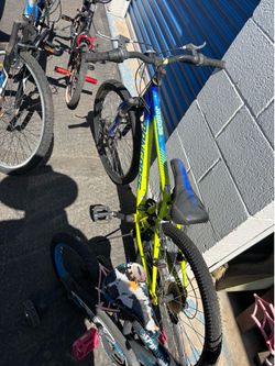 4 bicicletas 2 de adultos y dos de niños. Necesitan reparaciones o cambio de llantas?60 dólares por todas