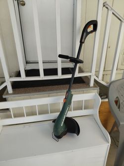 Bkack & Decker 12in electric cord  sring trimmer