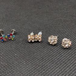 Shipping Available: Flower Stud Earrings Set 