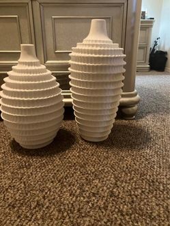 Set of 2 White Ribbed Decorative Vases