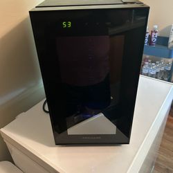 8 Bottle Wine Fridge 