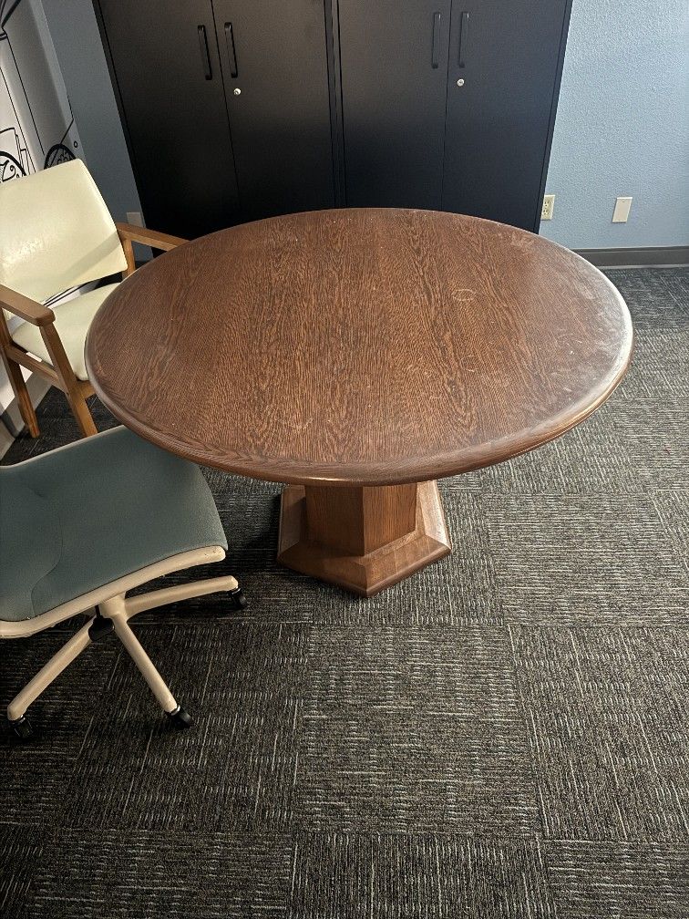 Round Table