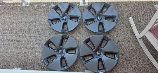 Tesla model 3 Aero 19" wheel cover hubcaps in used Condition have scuffs
