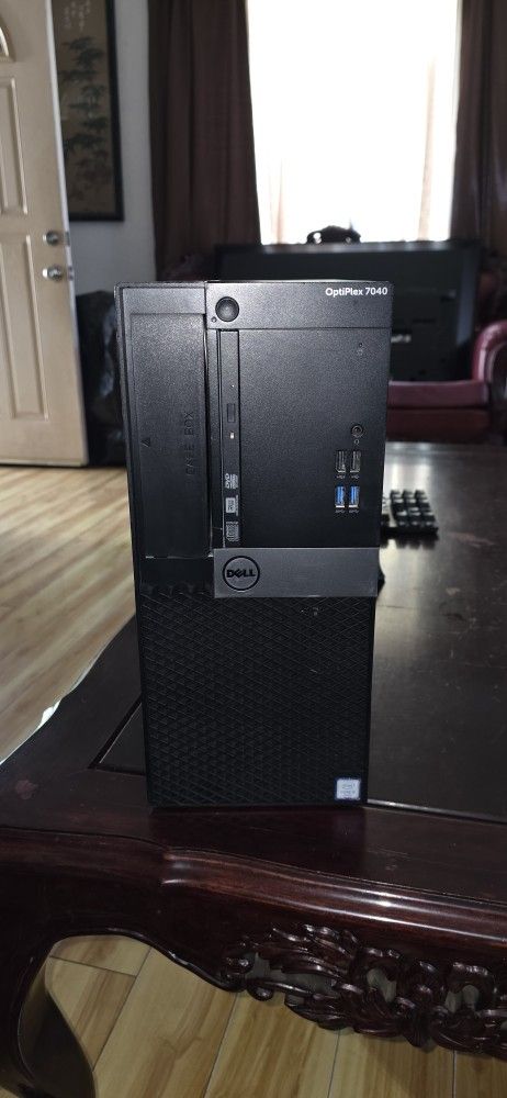 PC desktop Dell OptiaPlex 7040 15, 16Gb ddr4 ram, 233Gb ssd HD, 2Gb Gt 730 video card. Lite gaming