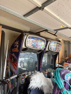 Cruis’n Exotica Arcade games!