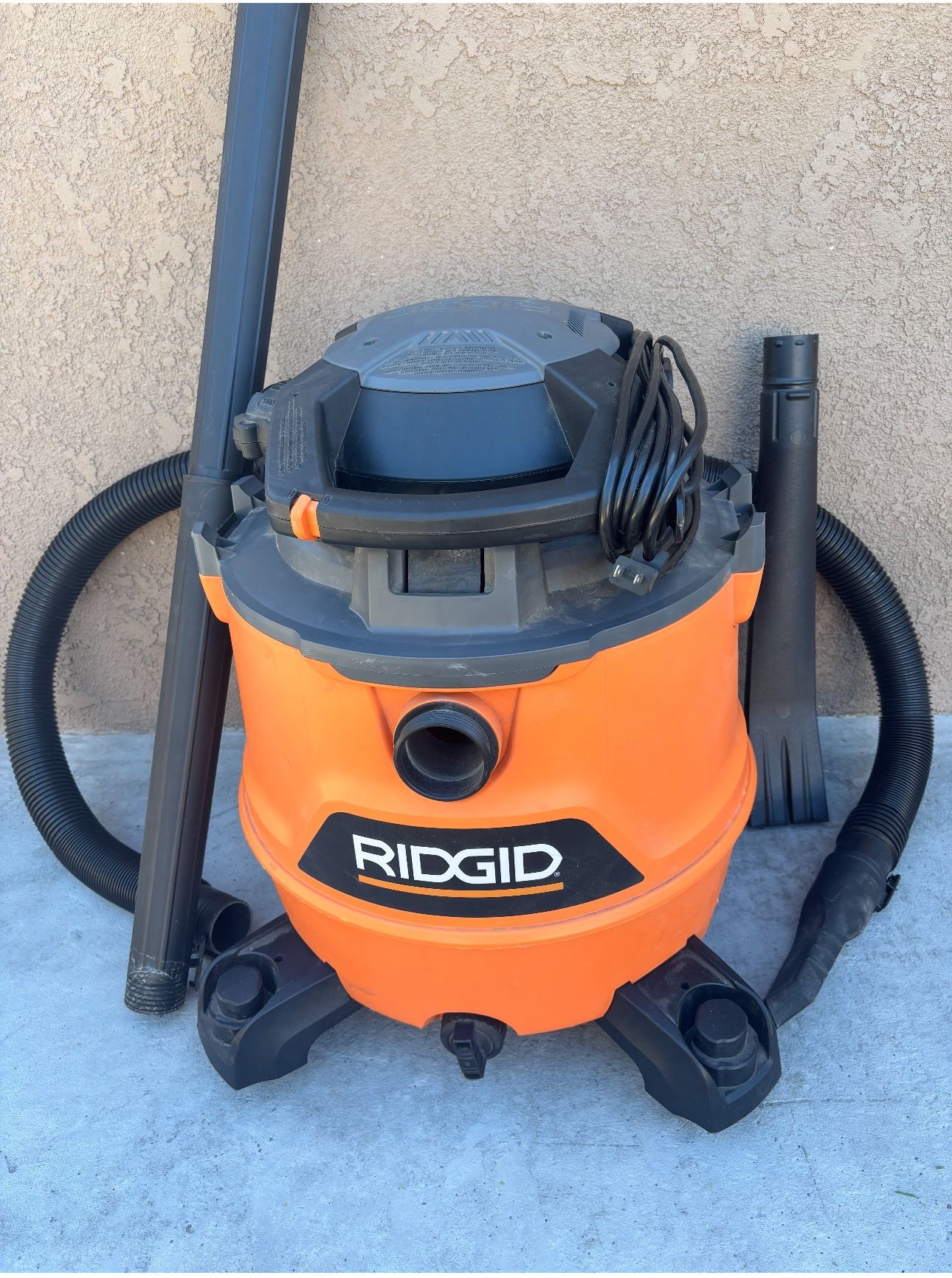 Ridgid  12 gallon shop vac 