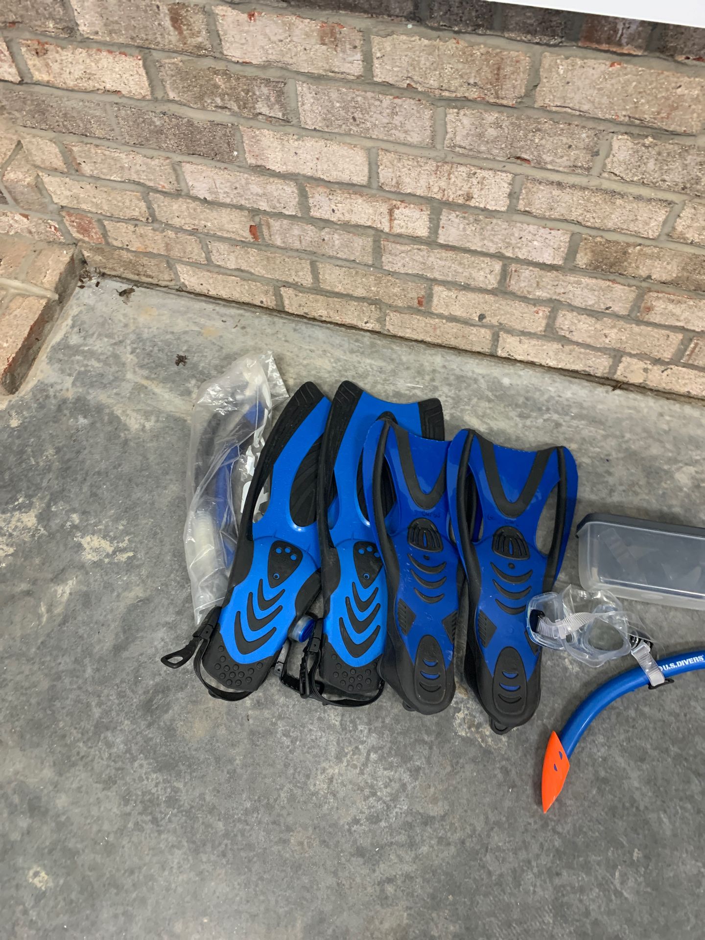 2 pairs Snorkeling equipment