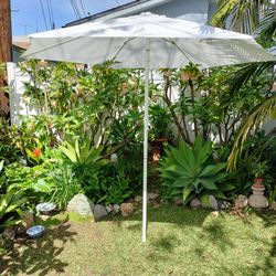 Umbrella  8.75' wide NEW $40