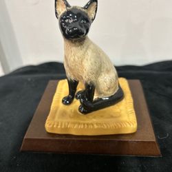 Gorgeous Royal Doulton  Siamese cat sculpture
