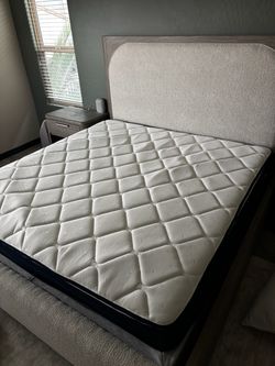 King Size Hybrid Mattress (Barely Used!)