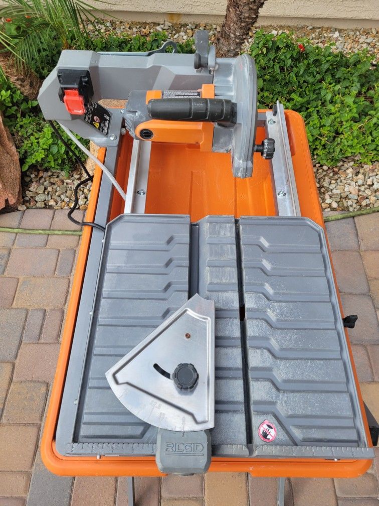 RIDGID 9-Amp 7 in. Blade Corded Wet Tile Saw with Stand