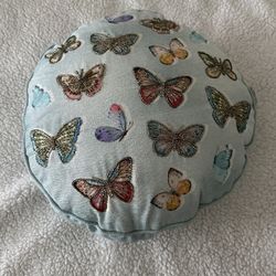 New Butterfly 🦋 Couch Or Bed Throw Pillow Round
