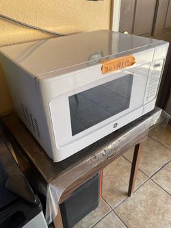 Excellent condition microwave beverage dispenser and full queen bed sets
