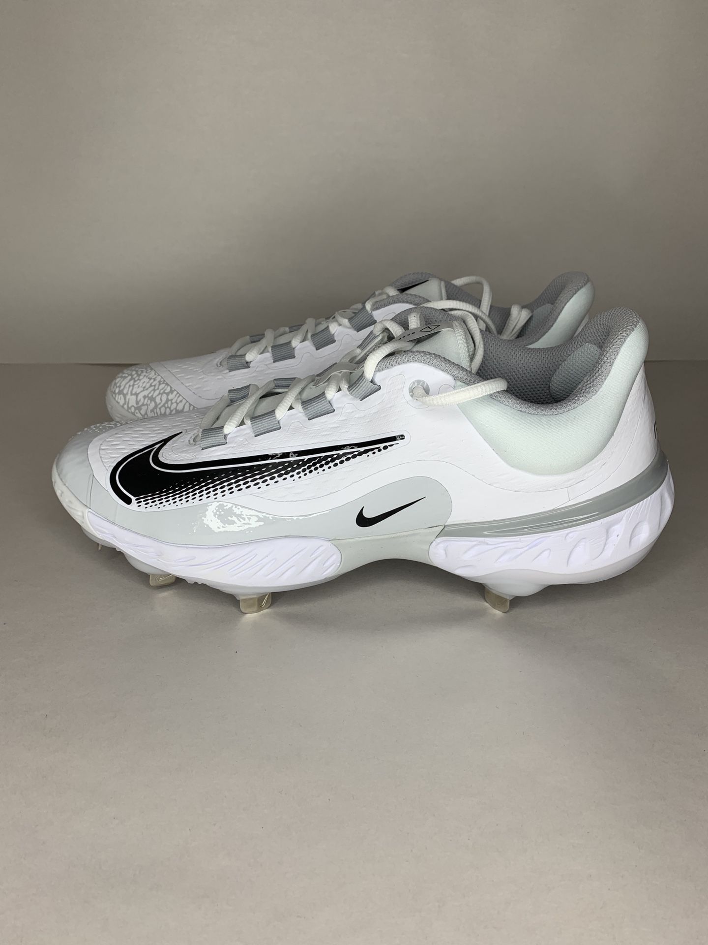 Nike Alpha Huarache Elite 4 Low FD2745-100 Metal Baseball Cleats Men's Size 10 New without original box.