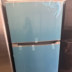 REFRIGERADOR Frigidaire 30 Pulgadas Nuevo Nunca Usado