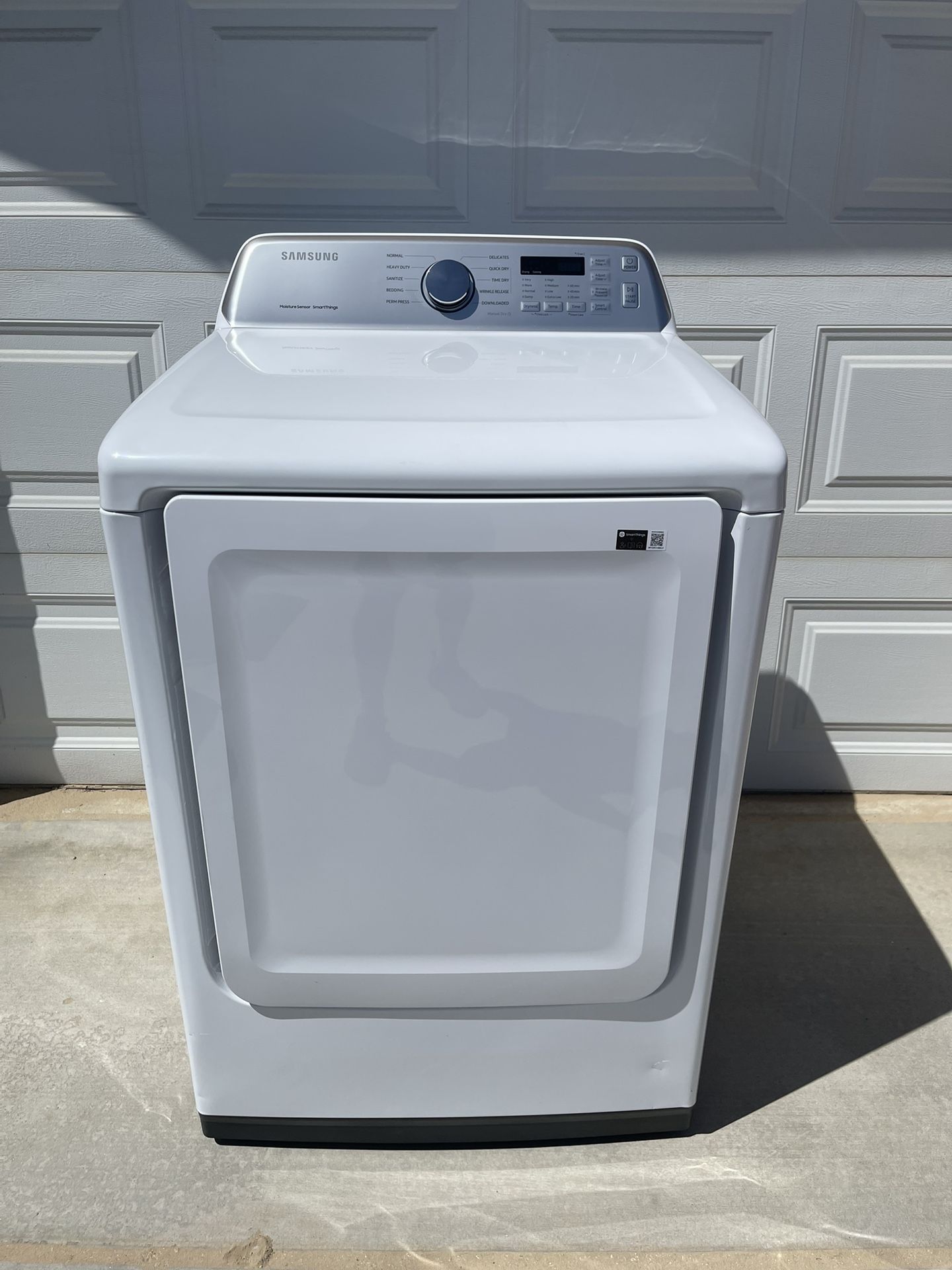 Samsung 7.4 cu. ft. ELECTRIC Dryer with Sensor Dry and 10 Drying Cycles