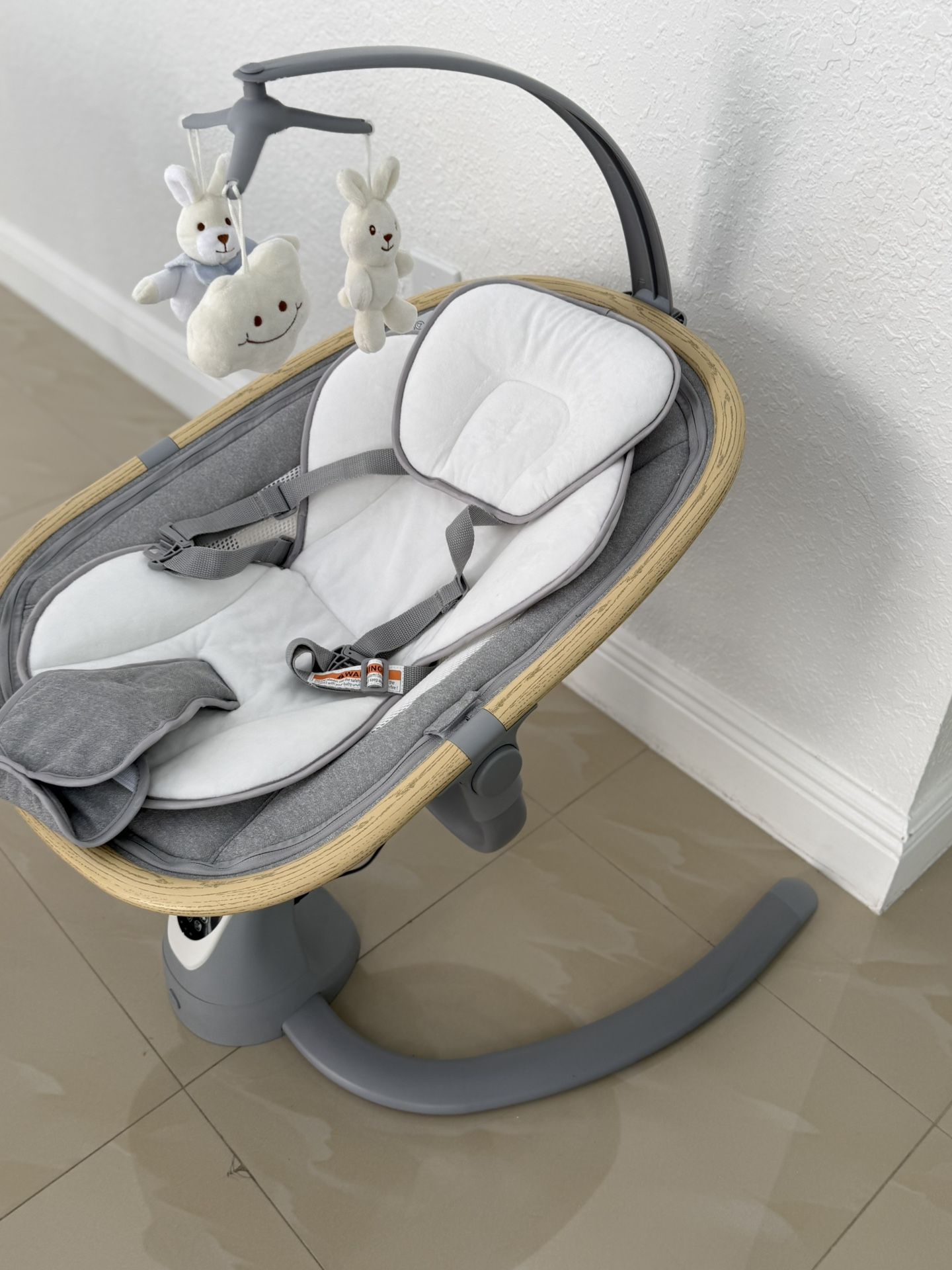 Baby Swing with cry detection