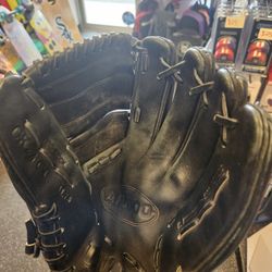 Blk Wilson A2000 11.75" Right Hand Throw Baseball Glove (Used- Good Condition)