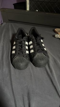 Size 7 unisex adidas star