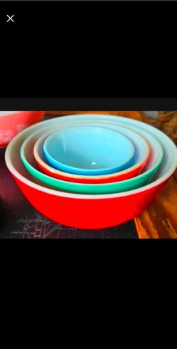 VINTAGE PRIMARY COLORS PYREX MIXING BOWL SET.