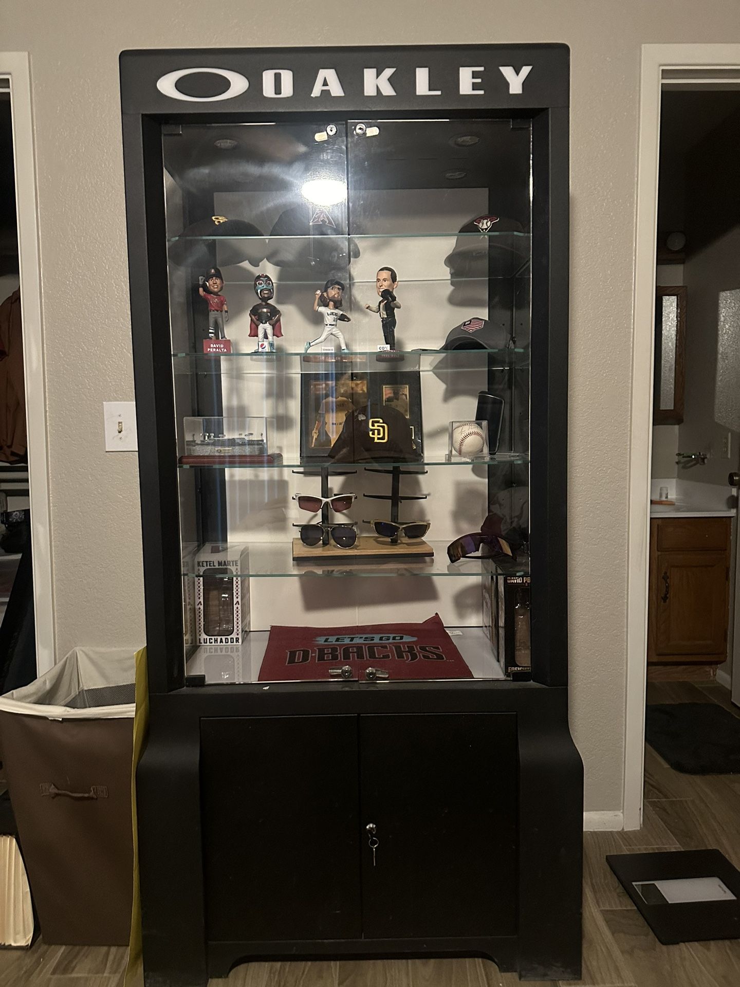 Oakley sunglass display case