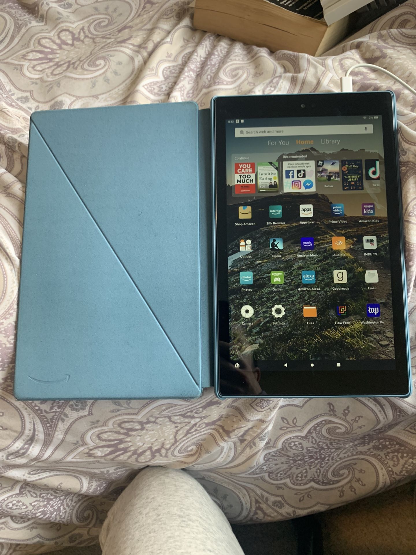 Kindle Fire HD (9th Generation) With Case