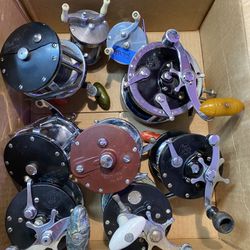 (12) Fishing Reels 