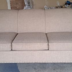 Couch (Sofa)