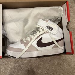 Nike Kids Size 5y Brand New