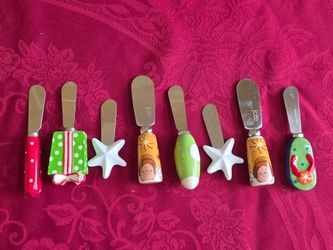 Lot Of 8 Holiday Knives Spreaders