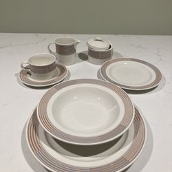 Mikasa Dinnerware Set For 10