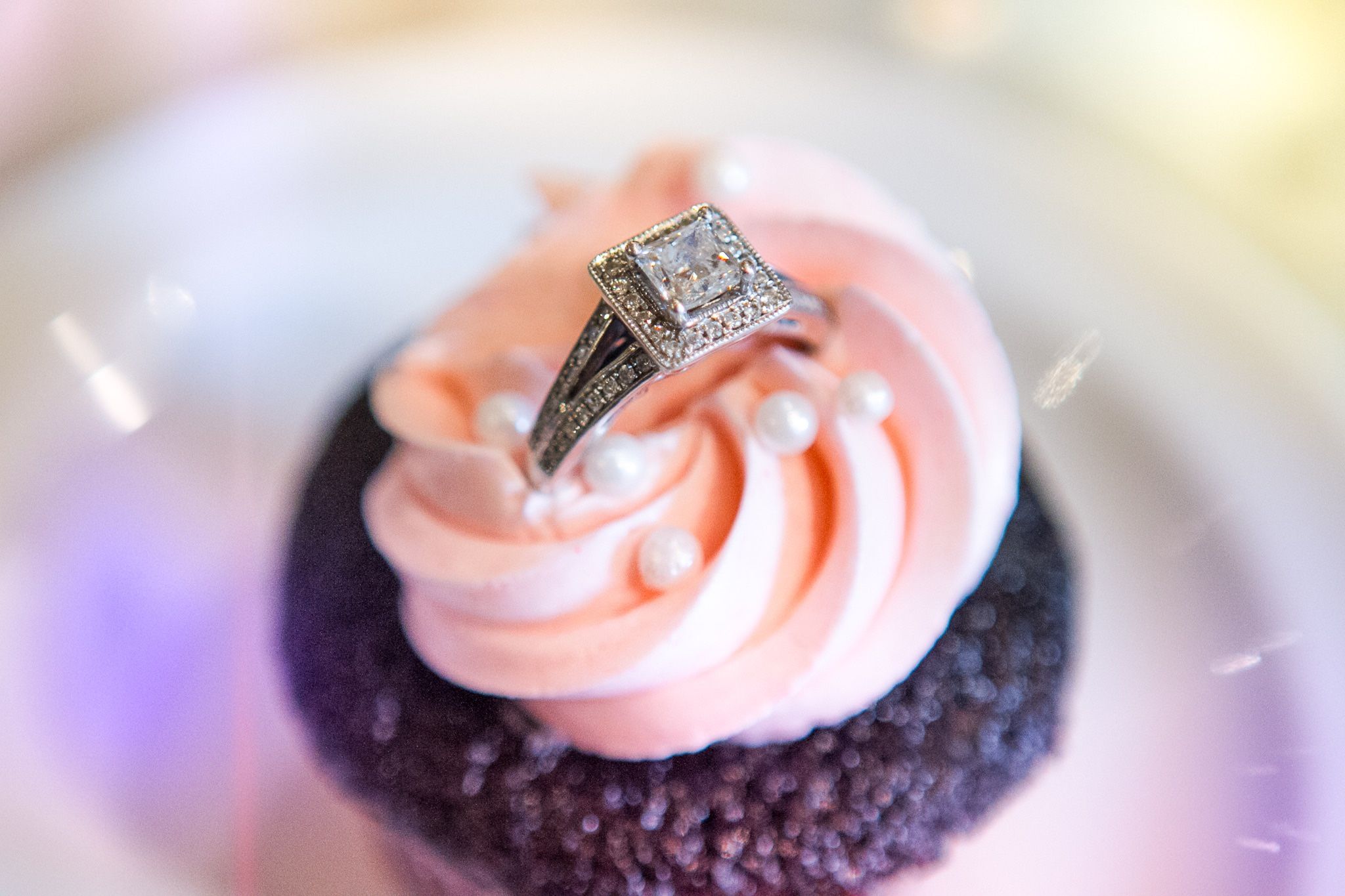 Engagement Ring: 1.25 ct natural diamond, white gold