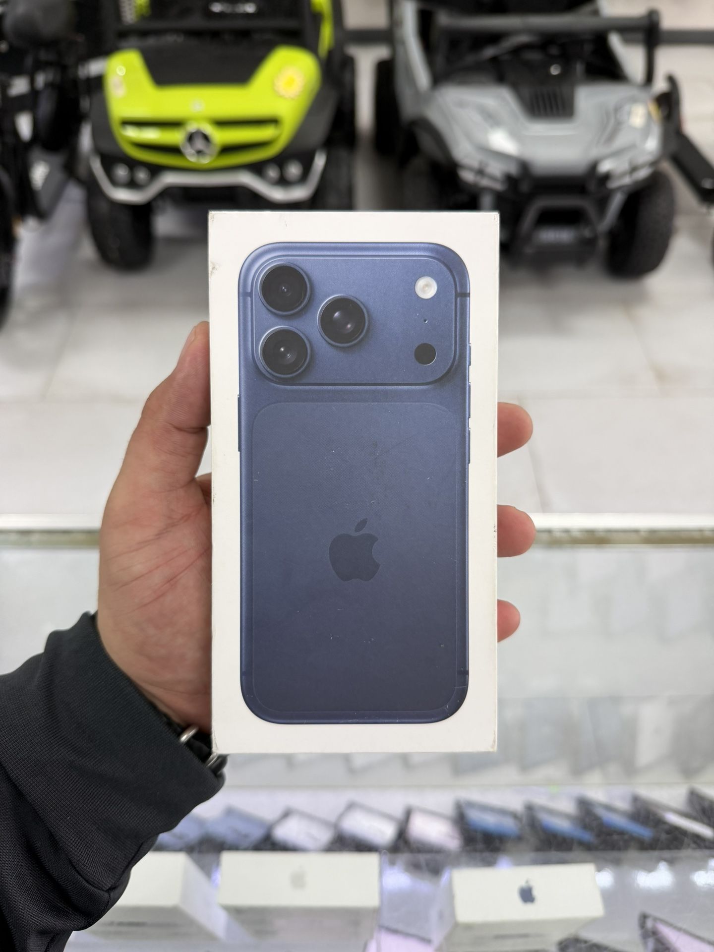 iPhone 17 Pro Unlocked 256GB! Finance For $50 Down Payment!!