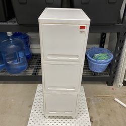 Container Store Plastic Storage In Great Shape