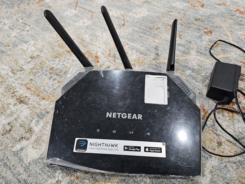 Great condition Netgear nighthawk WiFi router, 3 Antenna