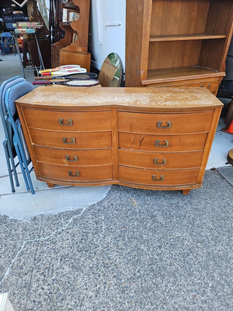 Dresser Solid