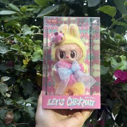 Popmart Queen Checkmate Labubu